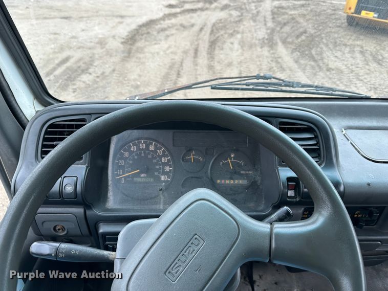 image for item DR5074 1999 Isuzu NPR  truck cab and chassis