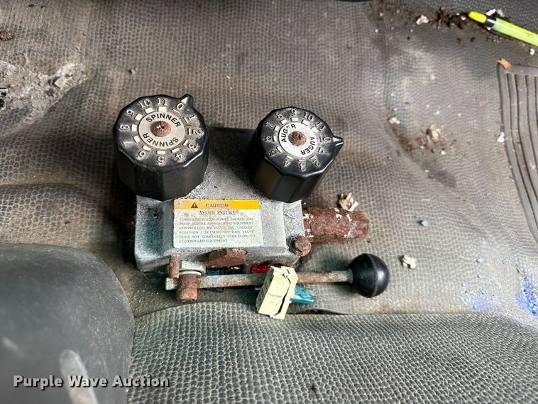 image for item DR5074 1999 Isuzu NPR  truck cab and chassis