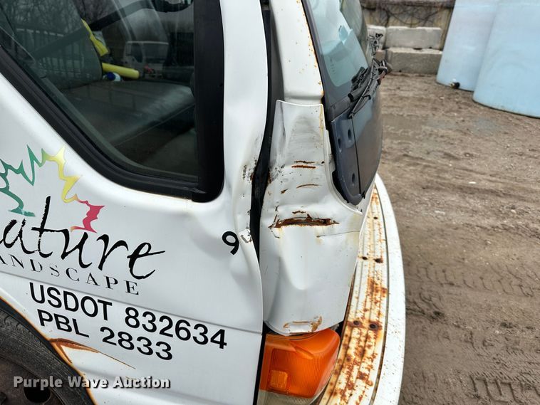 image for item DR5074 1999 Isuzu NPR  truck cab and chassis