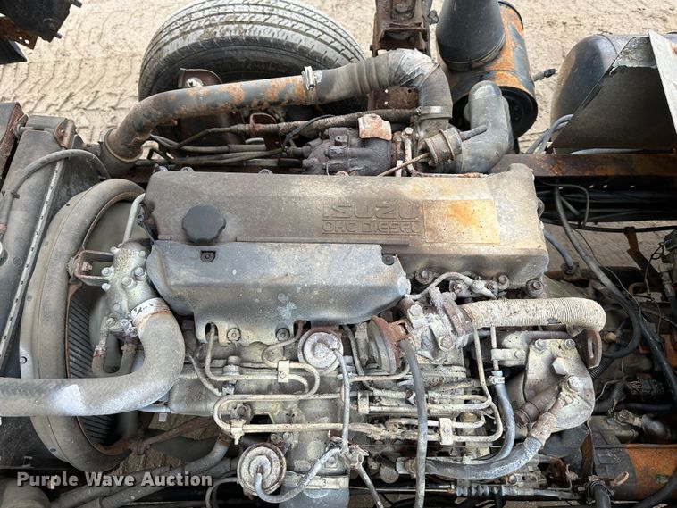 image for item DR5074 1999 Isuzu NPR  truck cab and chassis