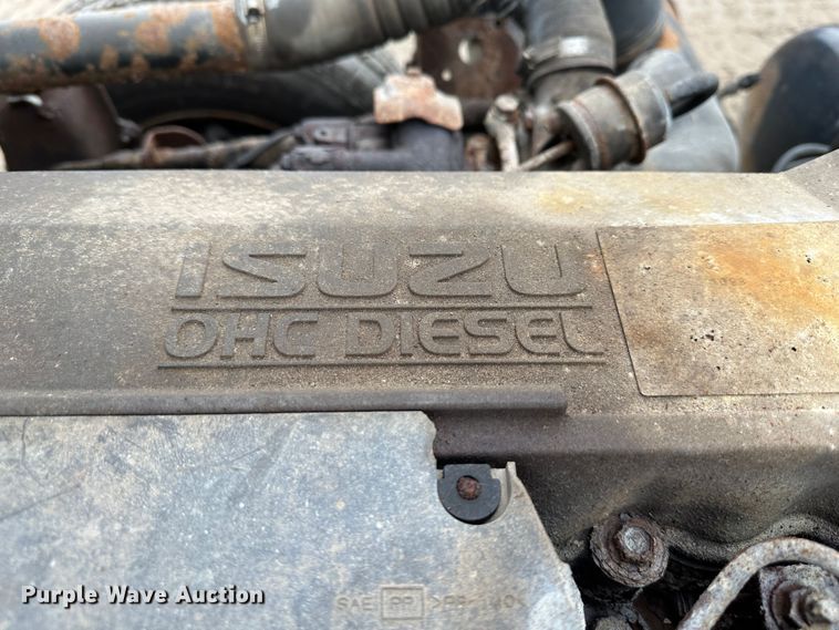 image for item DR5074 1999 Isuzu NPR  truck cab and chassis