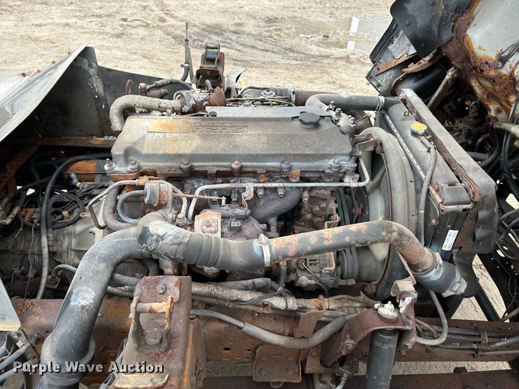 image for item DR5074 1999 Isuzu NPR  truck cab and chassis