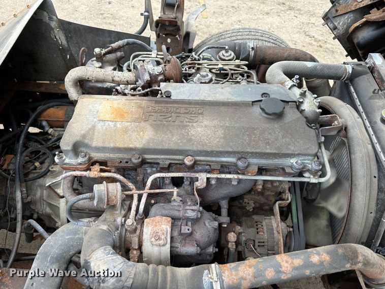 image for item DR5074 1999 Isuzu NPR  truck cab and chassis