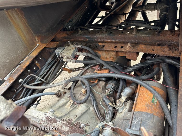 image for item DR5074 1999 Isuzu NPR  truck cab and chassis