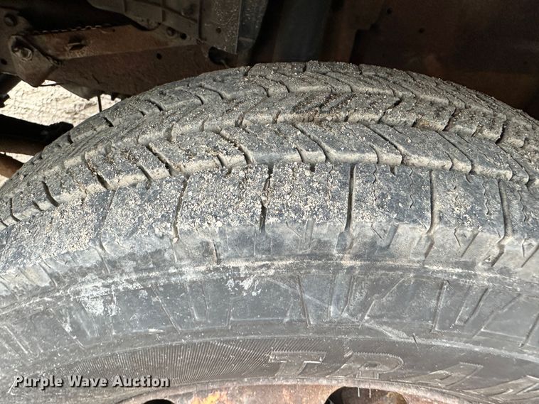 image for item DR5074 1999 Isuzu NPR  truck cab and chassis