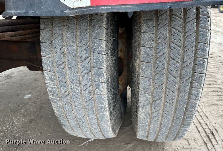 image for item DR5074 1999 Isuzu NPR  truck cab and chassis