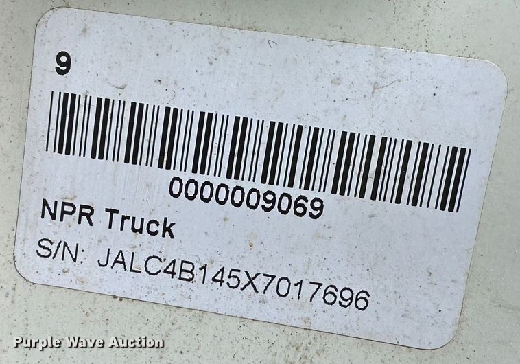 image for item DR5074 1999 Isuzu NPR  truck cab and chassis