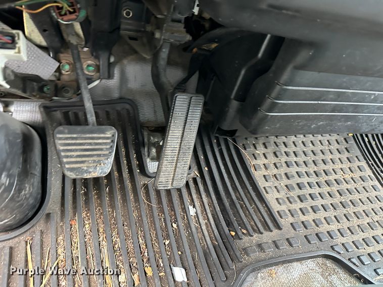 image for item DR5075 2007 Isuzu NPR  flatbed truck