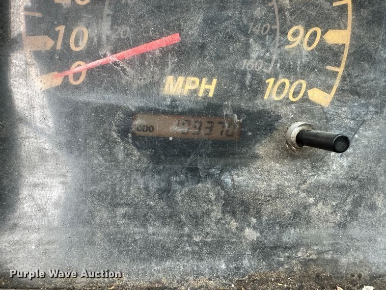 image for item DR5075 2007 Isuzu NPR  flatbed truck