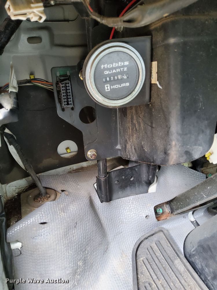 image for item DR5075 2007 Isuzu NPR  flatbed truck