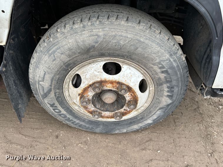 image for item DR5075 2007 Isuzu NPR  flatbed truck