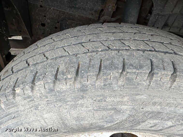 image for item DR5075 2007 Isuzu NPR  flatbed truck