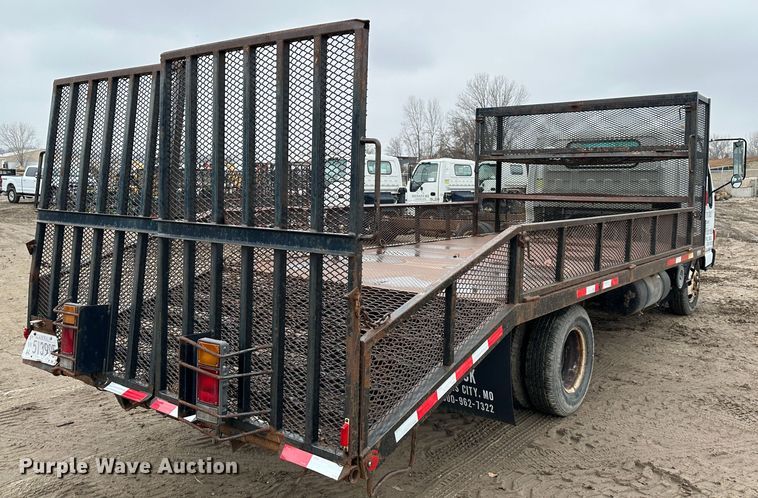 image for item DR5077 2005 Isuzu NPR  flatbed truck