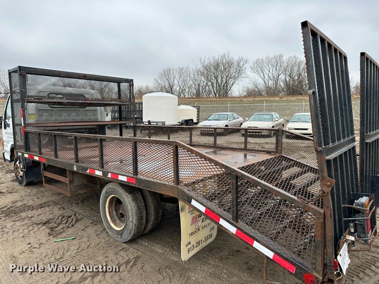 image for item DR5077 2005 Isuzu NPR  flatbed truck