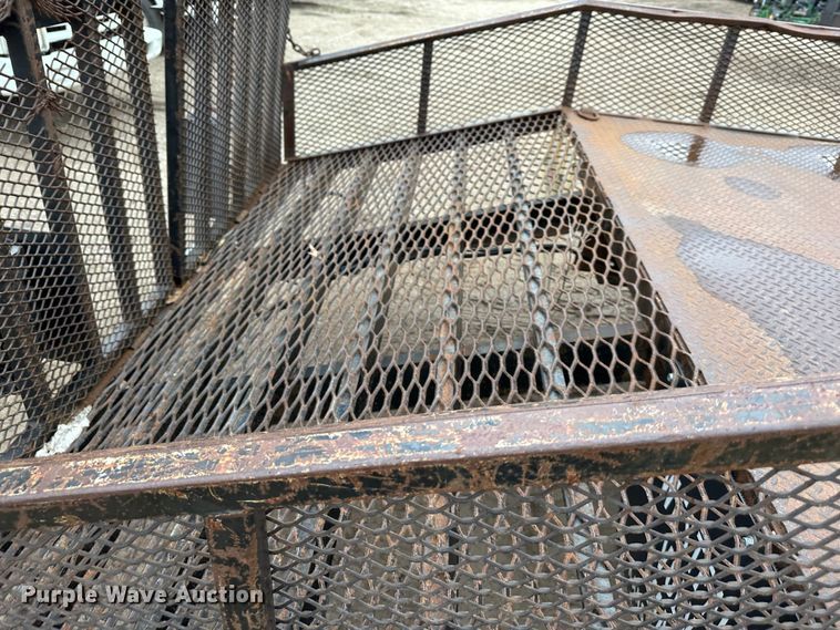 image for item DR5077 2005 Isuzu NPR  flatbed truck