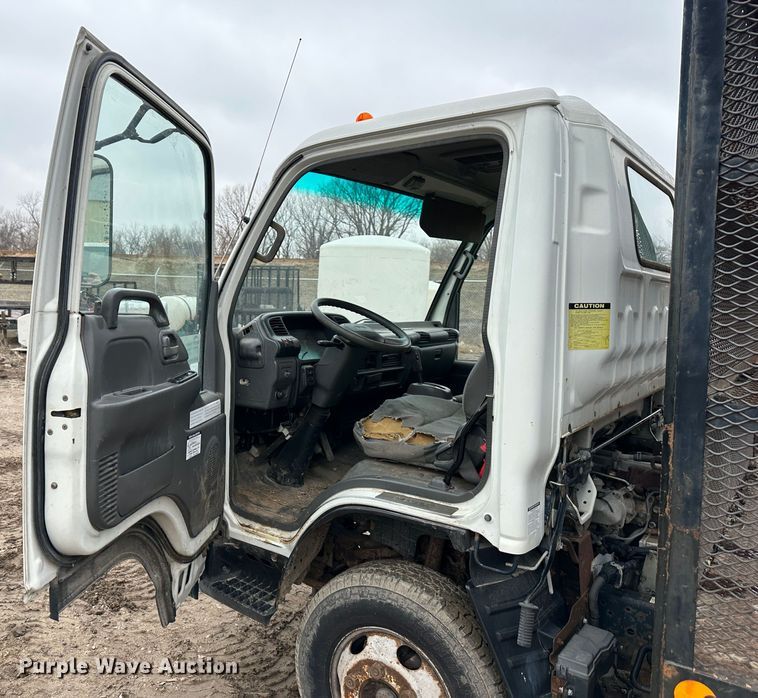 image for item DR5077 2005 Isuzu NPR  flatbed truck