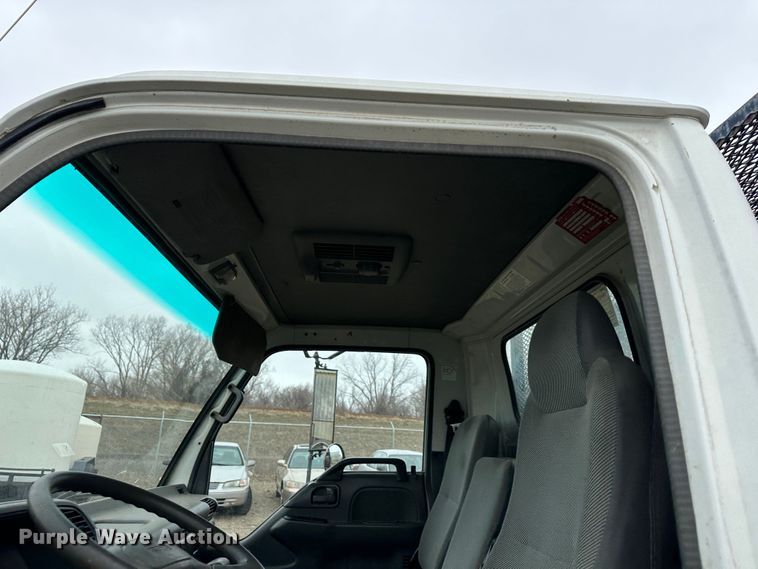 image for item DR5077 2005 Isuzu NPR  flatbed truck