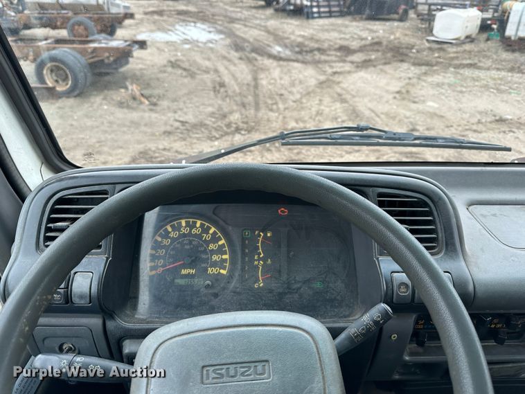 image for item DR5077 2005 Isuzu NPR  flatbed truck