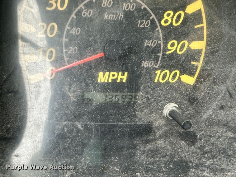 image for item DR5077 2005 Isuzu NPR  flatbed truck