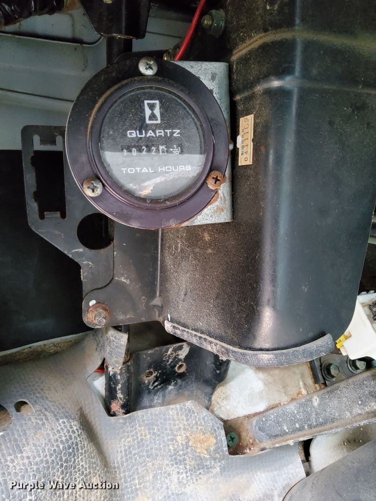 image for item DR5077 2005 Isuzu NPR  flatbed truck