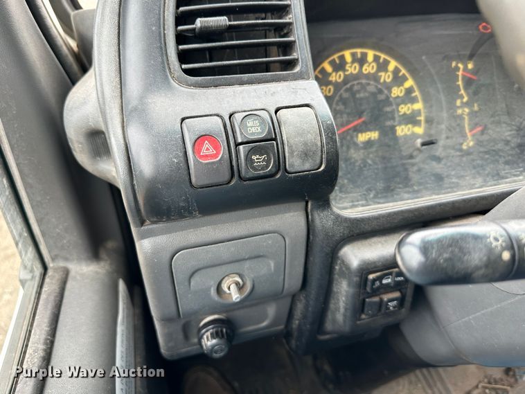 image for item DR5077 2005 Isuzu NPR  flatbed truck