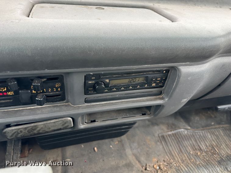 image for item DR5077 2005 Isuzu NPR  flatbed truck