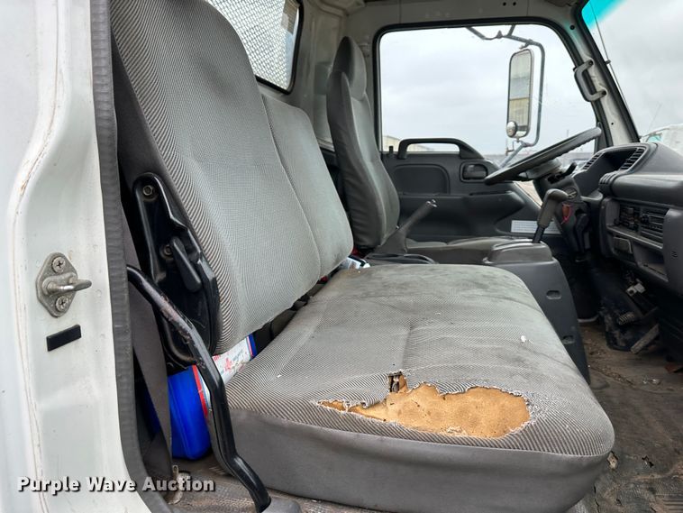 image for item DR5077 2005 Isuzu NPR  flatbed truck