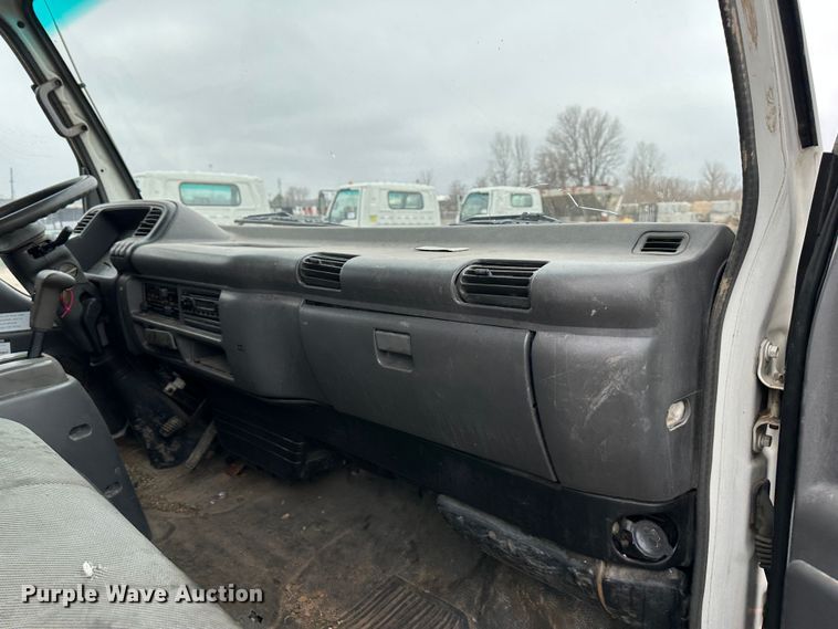 image for item DR5077 2005 Isuzu NPR  flatbed truck