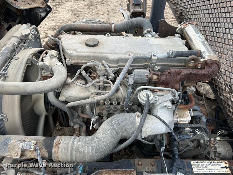 image for item DR5077 2005 Isuzu NPR  flatbed truck