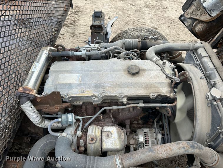 image for item DR5077 2005 Isuzu NPR  flatbed truck