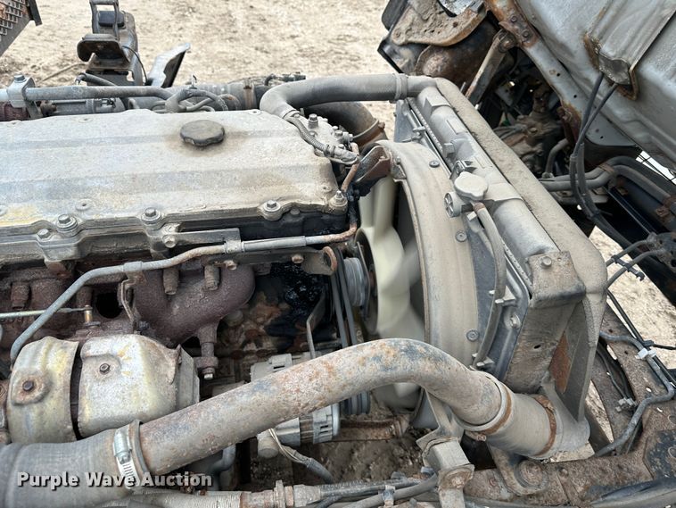 image for item DR5077 2005 Isuzu NPR  flatbed truck