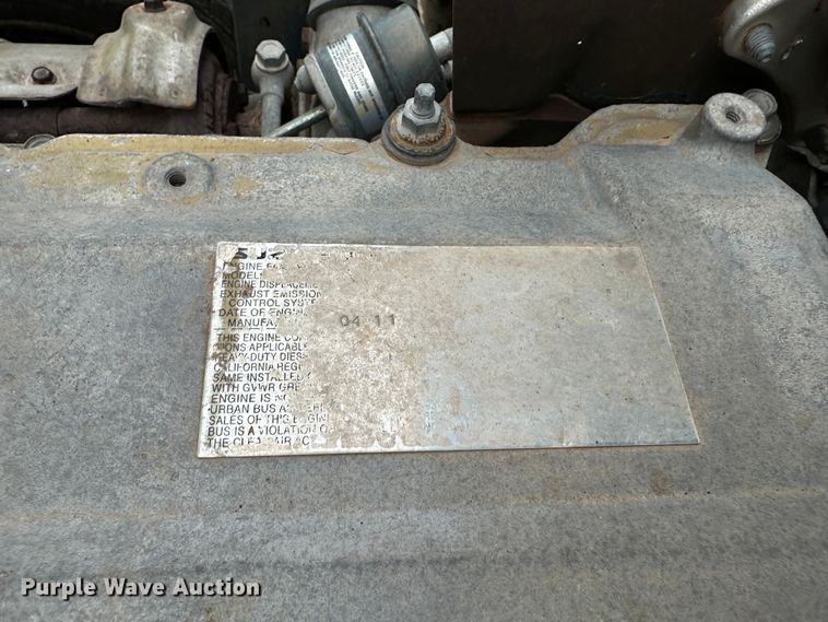 image for item DR5077 2005 Isuzu NPR  flatbed truck