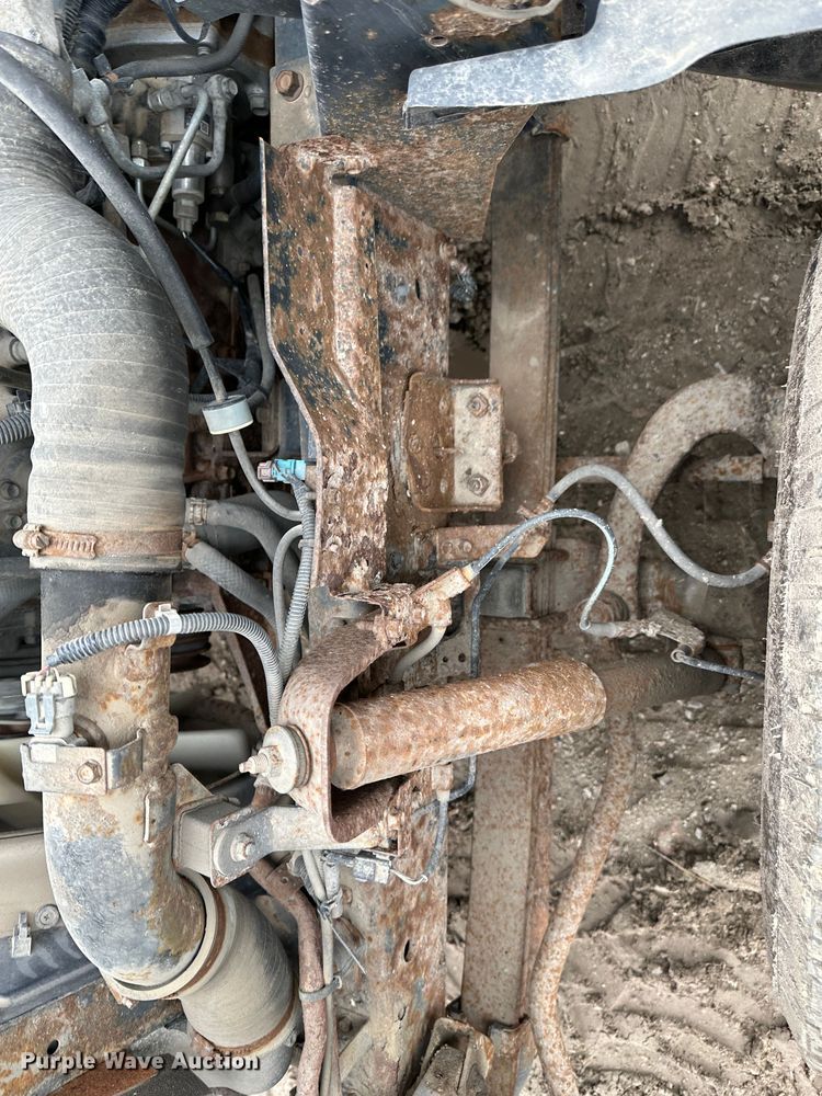 image for item DR5077 2005 Isuzu NPR  flatbed truck