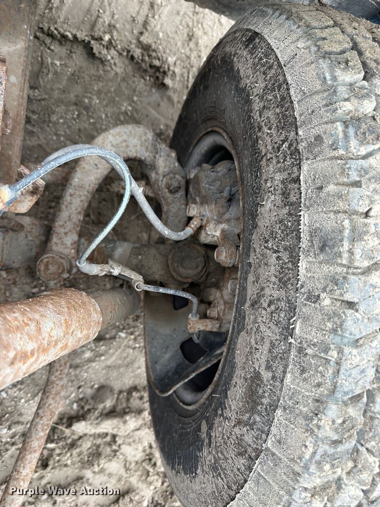 image for item DR5077 2005 Isuzu NPR  flatbed truck