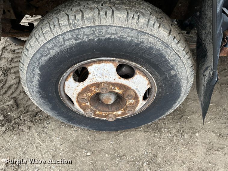 image for item DR5077 2005 Isuzu NPR  flatbed truck