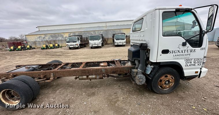 image for item DR5078 2007 Isuzu NPR  truck cab and chassis