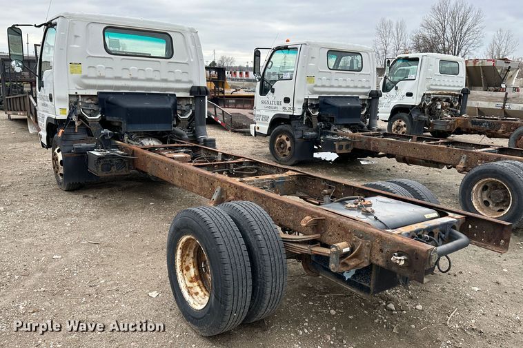 image for item DR5078 2007 Isuzu NPR  truck cab and chassis