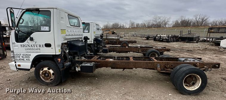 image for item DR5078 2007 Isuzu NPR  truck cab and chassis