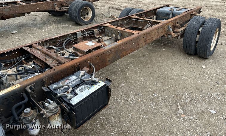 image for item DR5078 2007 Isuzu NPR  truck cab and chassis