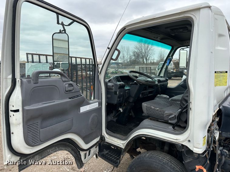 image for item DR5078 2007 Isuzu NPR  truck cab and chassis