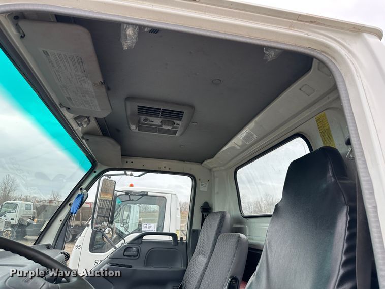 image for item DR5078 2007 Isuzu NPR  truck cab and chassis