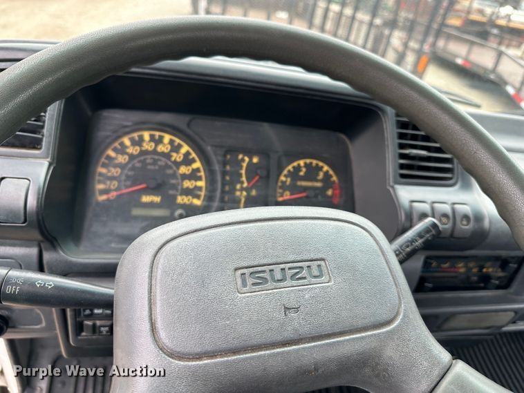 image for item DR5078 2007 Isuzu NPR  truck cab and chassis