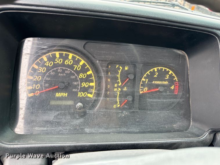 image for item DR5078 2007 Isuzu NPR  truck cab and chassis