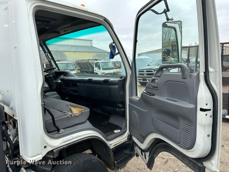 image for item DR5078 2007 Isuzu NPR  truck cab and chassis