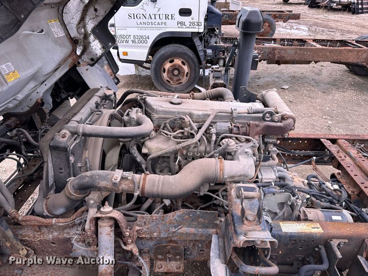 image for item DR5078 2007 Isuzu NPR  truck cab and chassis