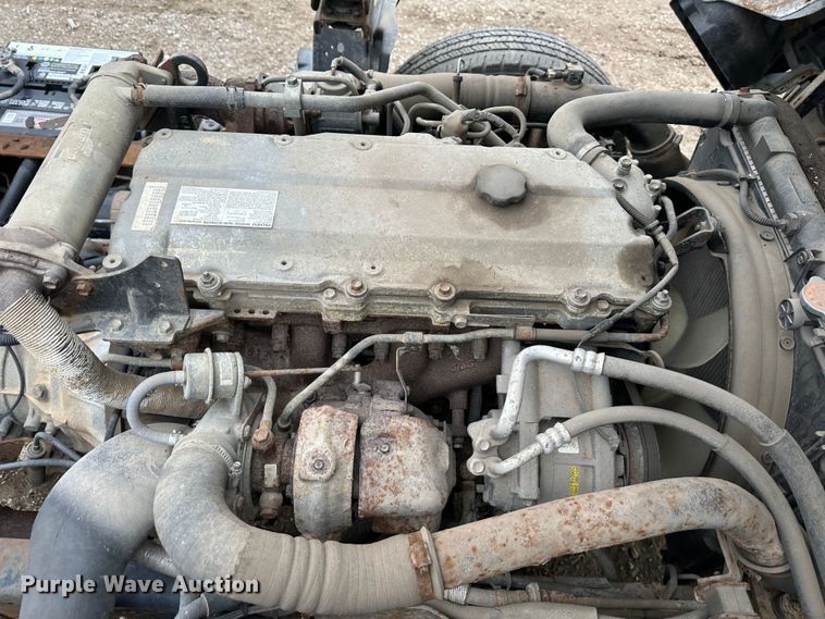 image for item DR5078 2007 Isuzu NPR  truck cab and chassis