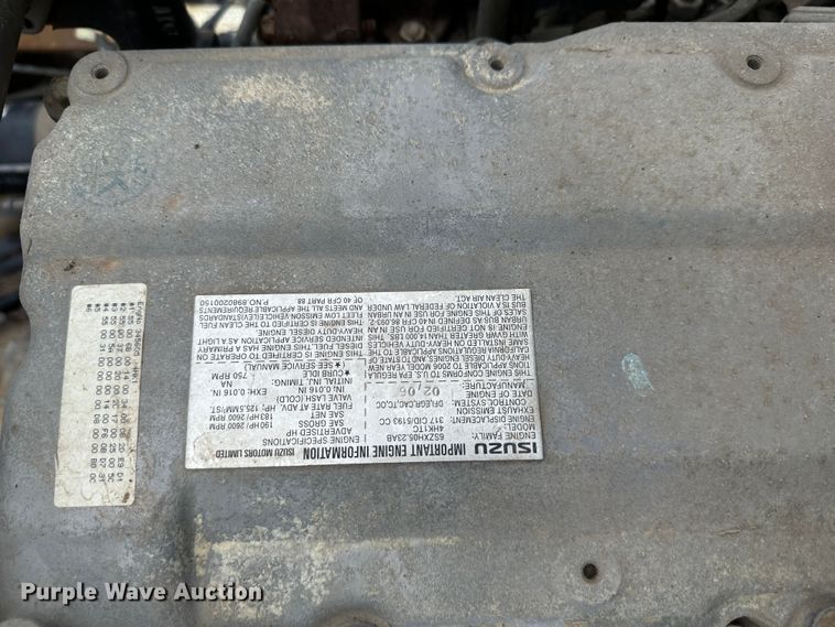 image for item DR5078 2007 Isuzu NPR  truck cab and chassis