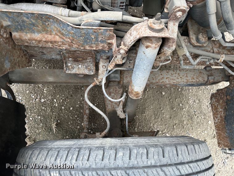 image for item DR5078 2007 Isuzu NPR  truck cab and chassis