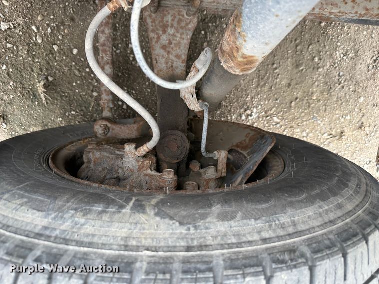 image for item DR5078 2007 Isuzu NPR  truck cab and chassis