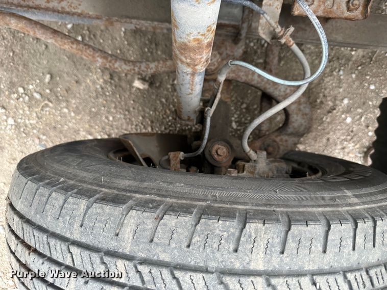 image for item DR5078 2007 Isuzu NPR  truck cab and chassis